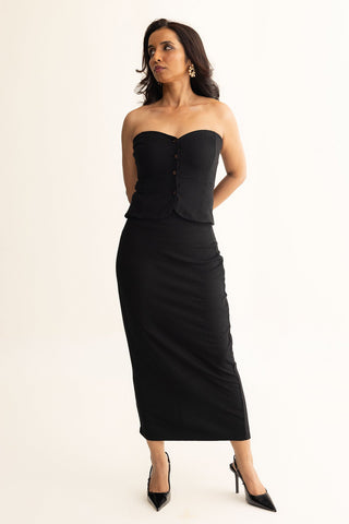 Nimade co-ord sets featuring matching top and bottom in a relaxed, elegant silhouettes.