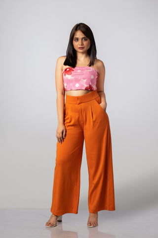 Bloom Tube Top in soft organic cotton, a strapless top with exposed shoulders and a stretchable back.