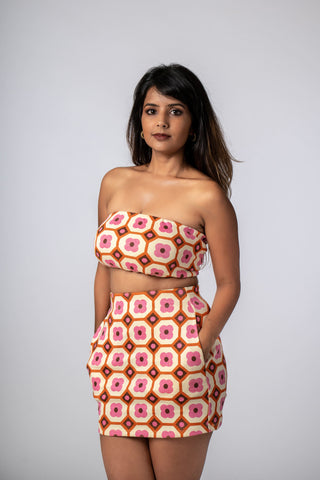 Marise Skirt in soft organic cotton with a summer print, featuring a flattering short silhouette.